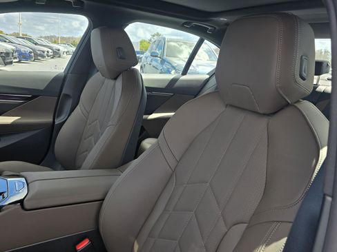 New 2026 BMW 550e xDrive image 20