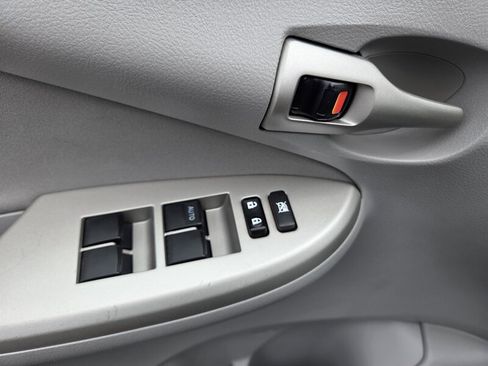 Used 2012 Toyota Corolla LE FWD image 13