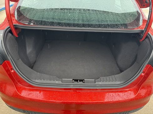 Used 2018 Ford Focus SE w/ SE Appearance Package FWD image 24