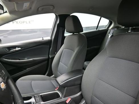 Used 2017 Chevrolet Cruze LT w/ Convenience Package FWD image 16