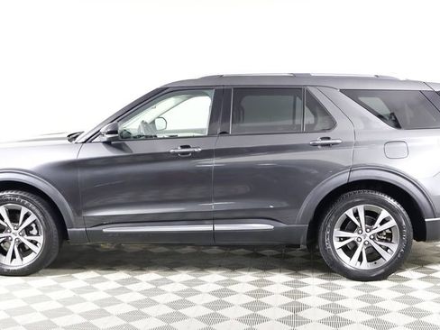 Used 2020 Ford Explorer Platinum w/ Premium Technology Package image 3