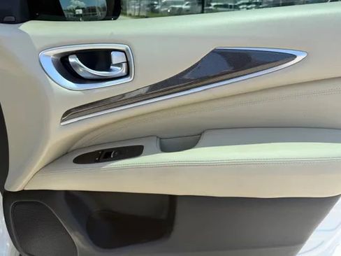 Used 2019 INFINITI QX60 Luxe w/ Essential Package FWD image 18