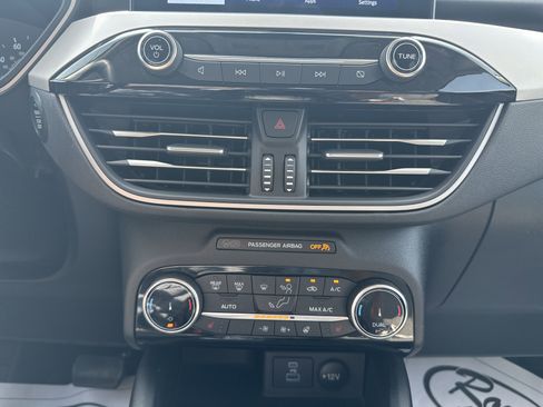 Used 2022 Ford Escape SE w/ SE Sport Appearance Package image 21