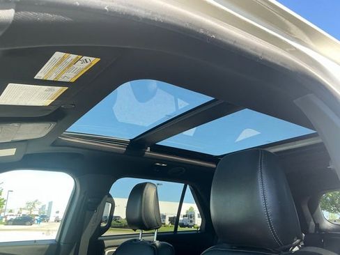 Used 2020 Ford Explorer XLT w/ Equipment Group 202A AWD/4WD image 31