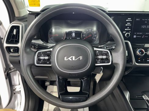 Used 2023 Kia Sorento LX FWD image 29