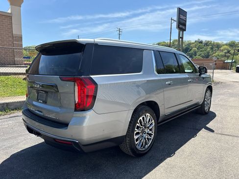 Used 2023 GMC Yukon XL Denali Ultimate AWD/4WD image 7