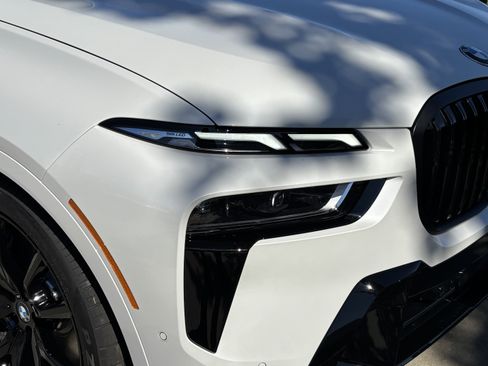 Used 2026 BMW X7 xDrive40i w/ M Sport Package image 11