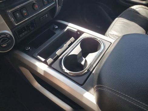 Used 2019 Nissan Titan PRO-4X w/ Pro-4x Convenience Package AWD/4WD image 18