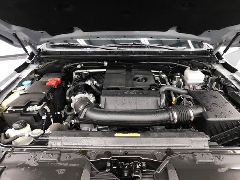 Used 2024 Nissan Frontier PRO-4X w/ Off-Road Protection Package image 32