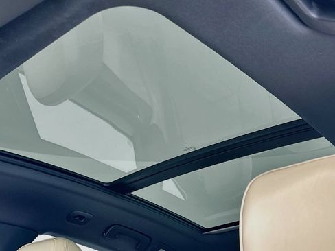 Certified 2025 Porsche Macan AWD/4WD image 23