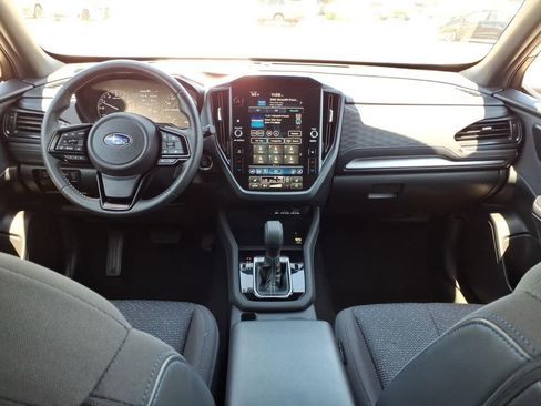 Used 2025 Subaru Forester Premium AWD/4WD image 2