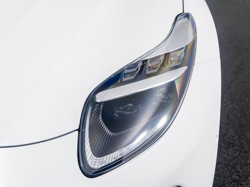 Used 2025 Aston Martin DB12 Coupe image 25