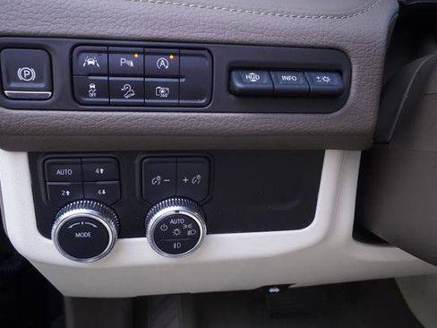 Used 2024 GMC Yukon Denali AWD/4WD image 12