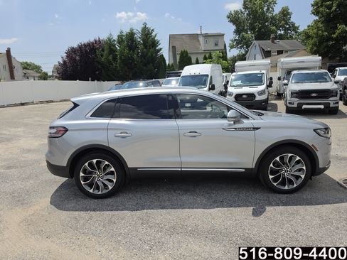 Used 2023 Lincoln Nautilus Reserve AWD/4WD image 5