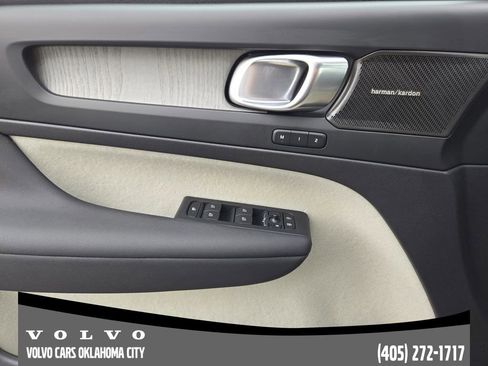 Certified 2023 Volvo XC40 B5 Ultimate w/ Protection Package Premier image 22