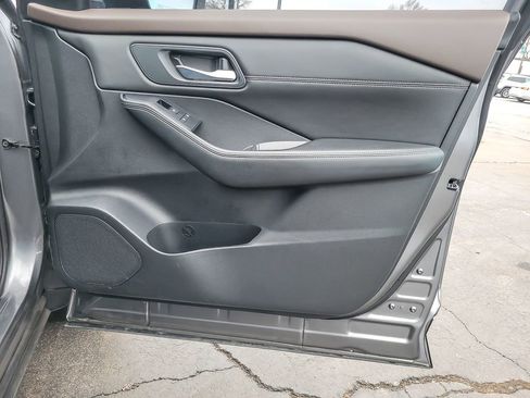 Used 2022 Nissan Rogue SV w/ SV Premium Package image 22