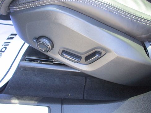 Used 2022 Volvo XC60 T8 Inscription w/ Advanced Package AWD/4WD image 17