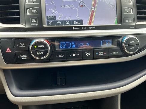 Used 2016 Toyota Highlander Limited image 22