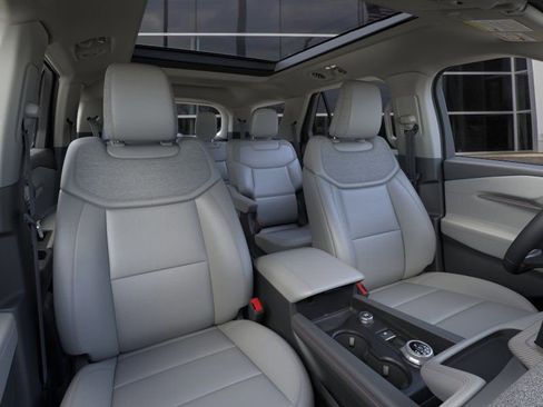 New 2026 Ford Explorer Active w/ Active Comfort Package image 10