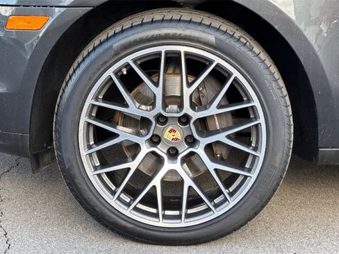 Used 2020 Porsche Macan image 34