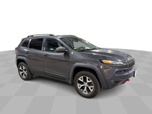 Used 2016 Jeep Cherokee Trailhawk w/ Comfort/Convenience Group AWD/4WD image 2