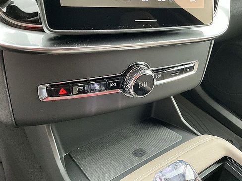 New 2026 Volvo XC90 T8 Plus w/ Protection Package Premier AWD/4WD image 19