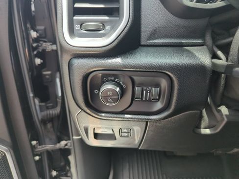 Used 2019 RAM 1500 Laramie AWD/4WD image 19