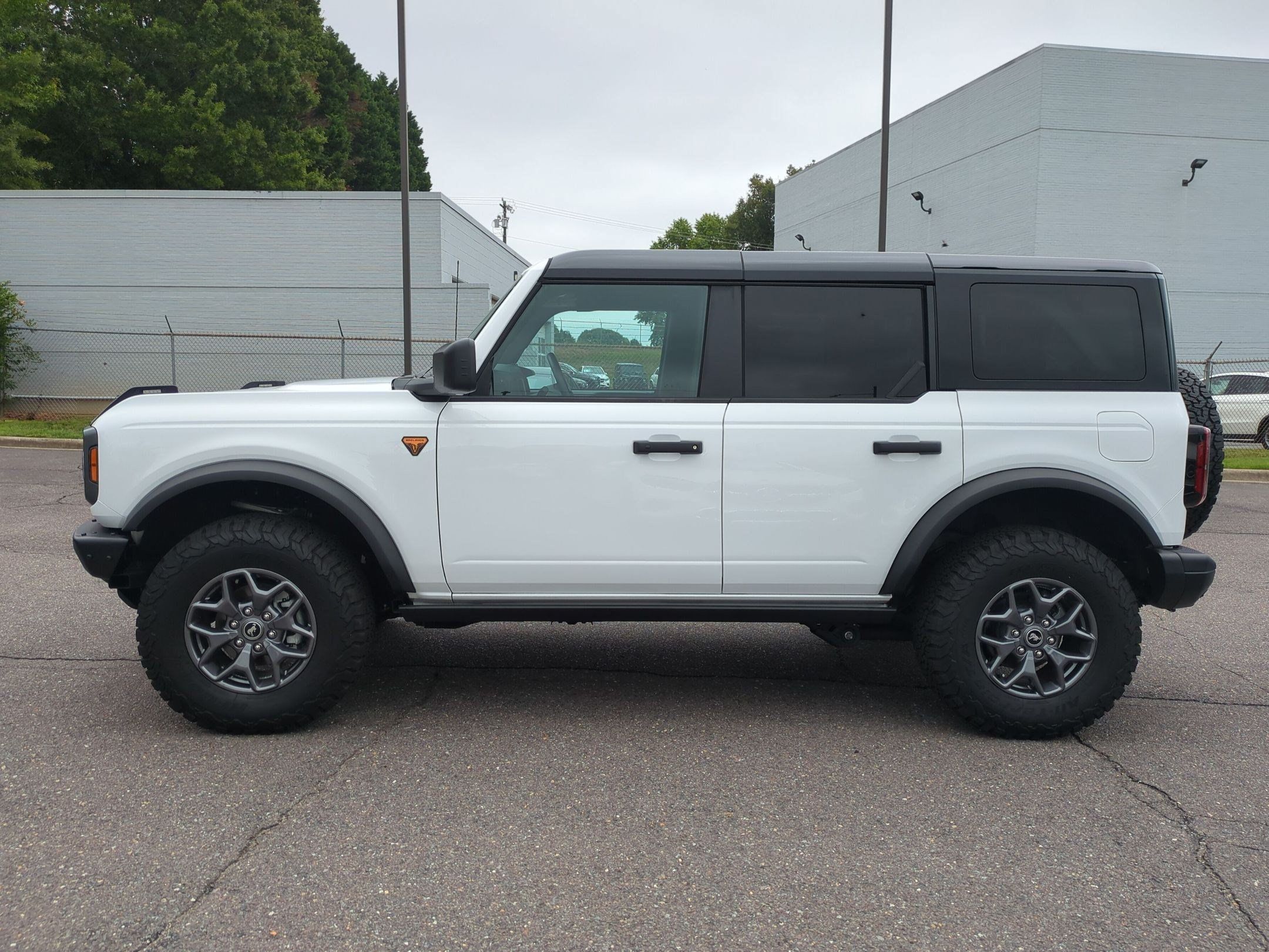 Used 2025 Ford Bronco Badlands AWD/4WD image 6