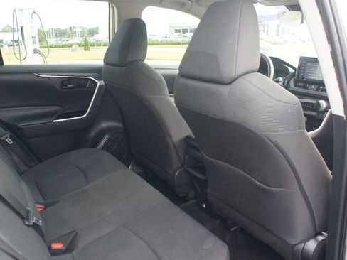 Used 2021 Toyota RAV4 LE FWD image 20