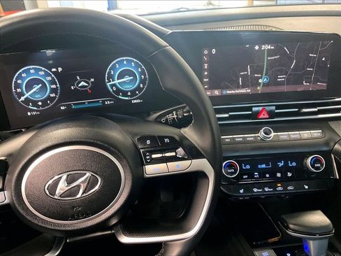 Used 2023 Hyundai Elantra SEL w/ Convenience Package FWD image 18