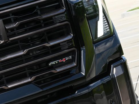Used 2024 GMC Sierra 2500 AT4X AWD/4WD image 10
