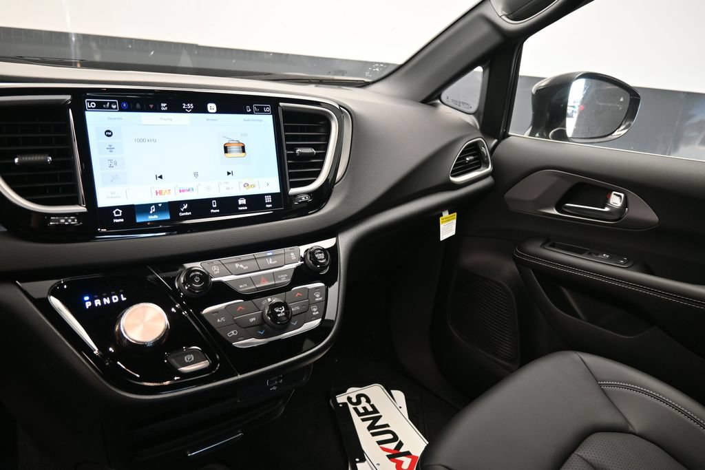 New 2027 Chrysler Pacifica LX FWD image 16