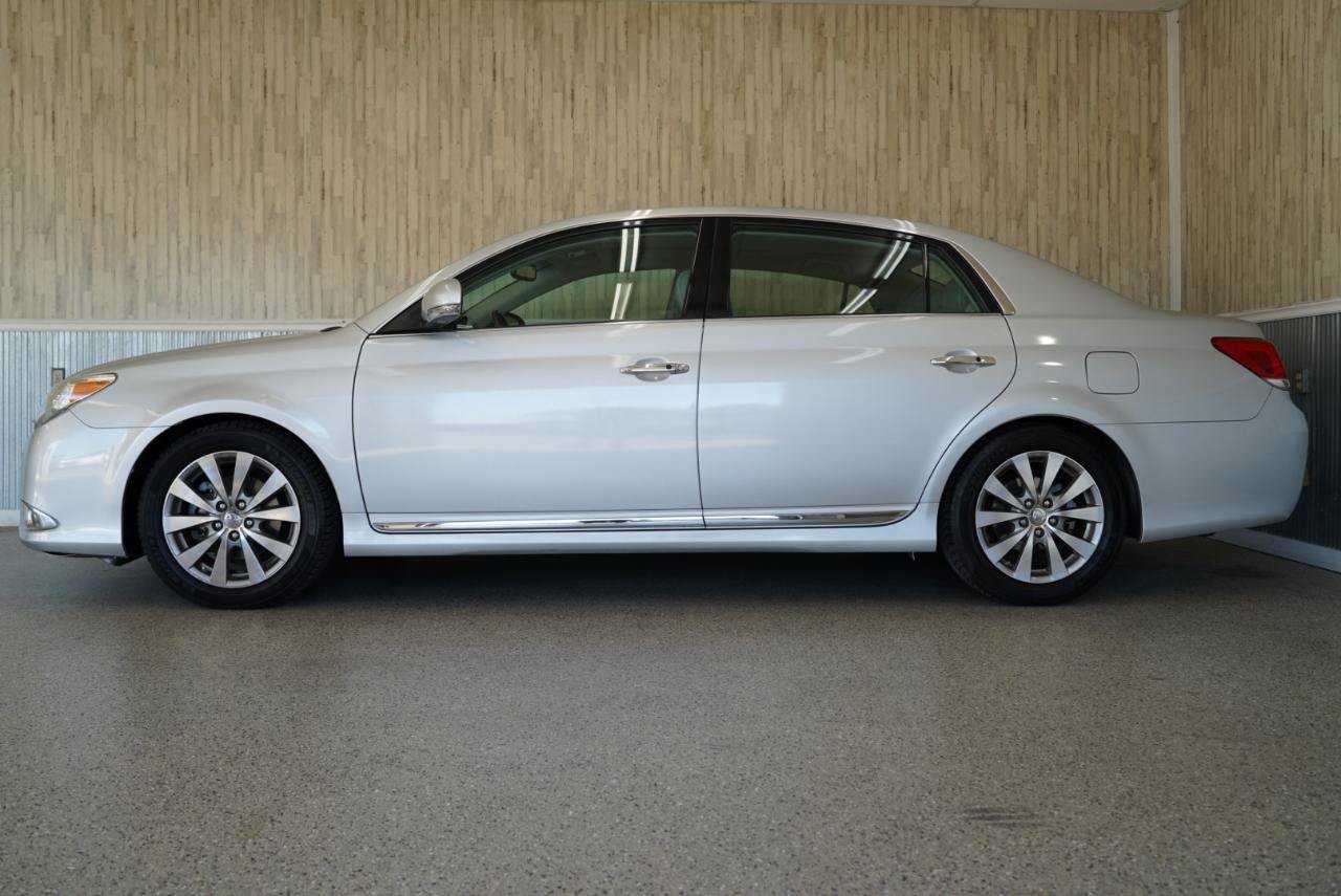 Used 2012 Toyota Avalon Limited FWD image 5