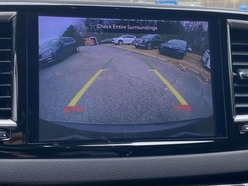 Used 2024 Chrysler Pacifica Touring-L image 26