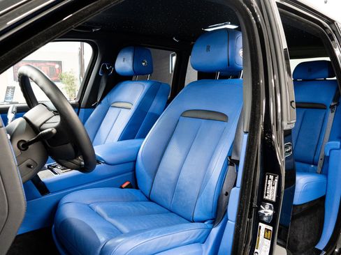 Used 2023 Rolls-Royce Cullinan Black Badge w/ Driver's Package image 17