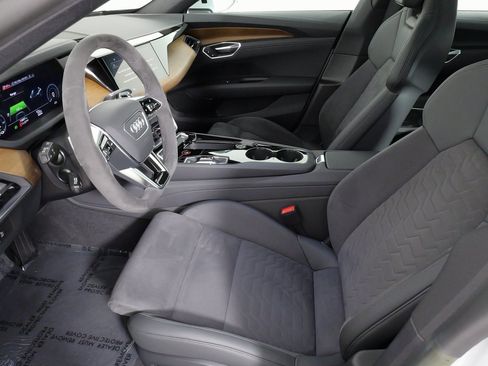 Used 2023 Audi e-tron GT Premium Plus image 33