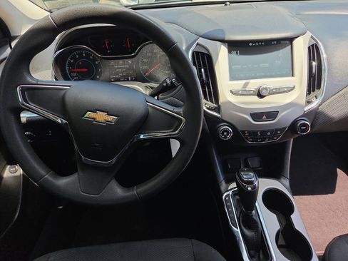 Used 2018 Chevrolet Cruze LS FWD image 21