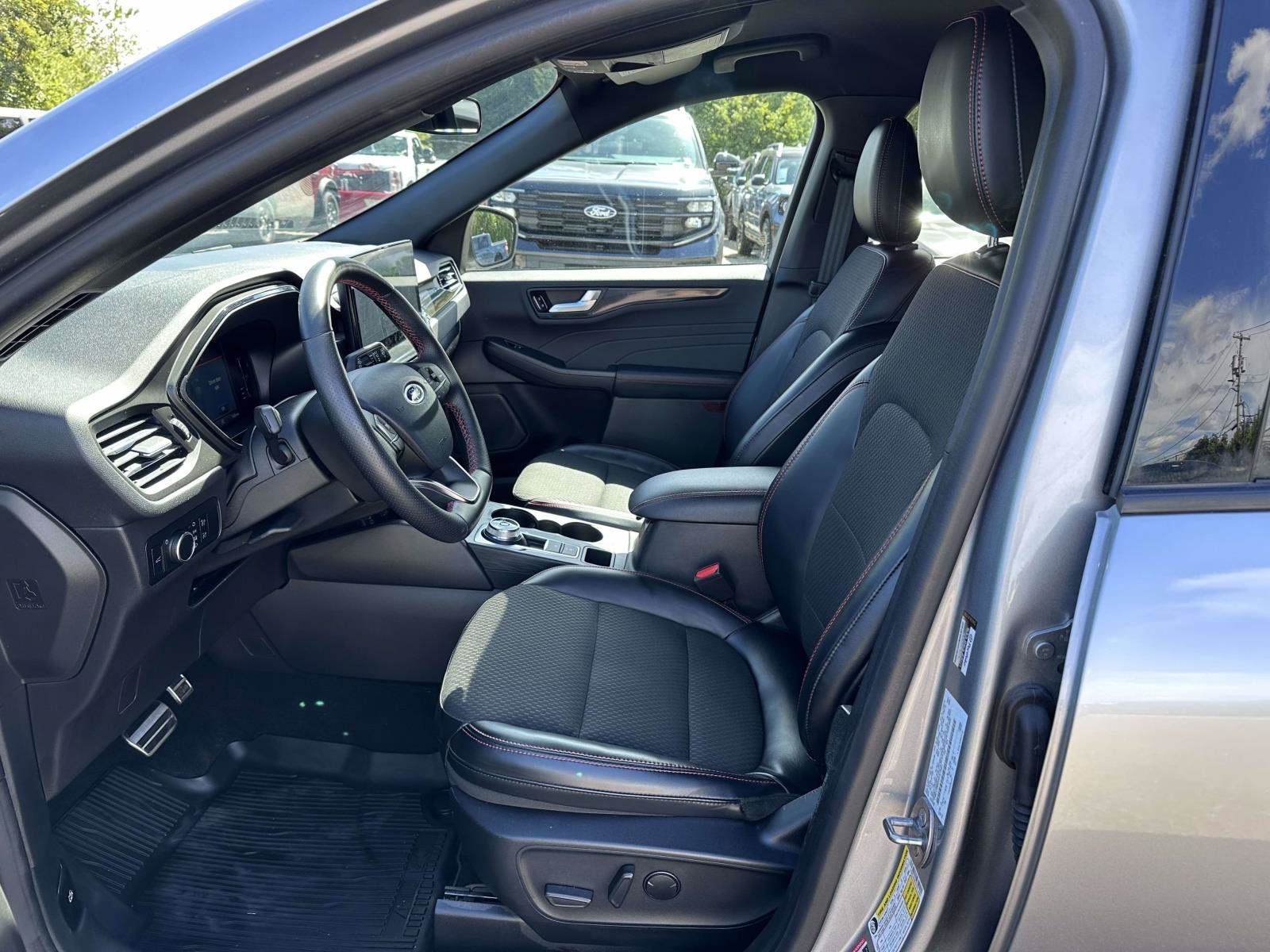 Used 2024 Ford Escape ST-Line w/ Tech Pack #1 AWD/4WD image 12