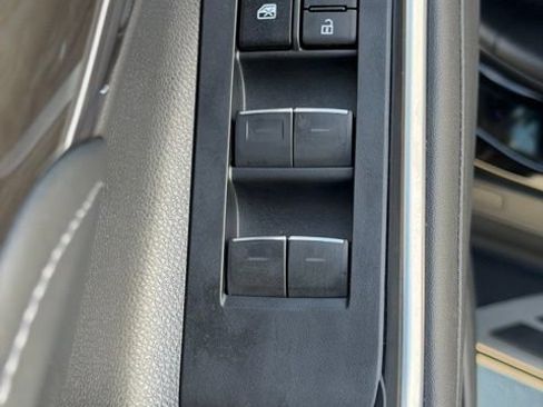 Used 2023 Toyota Highlander Platinum AWD/4WD image 18