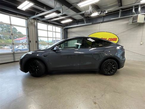 Used 2021 Tesla Model Y Long Range AWD/4WD image 2