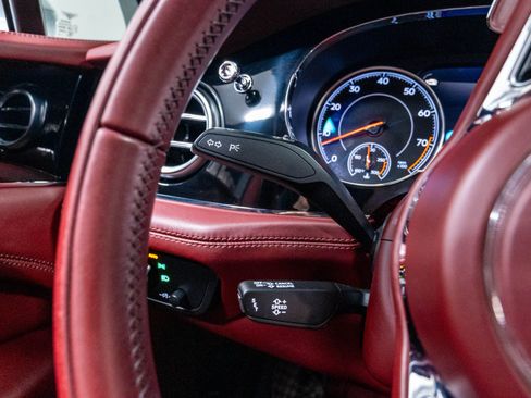 Used 2020 Bentley Bentayga AWD/4WD image 68