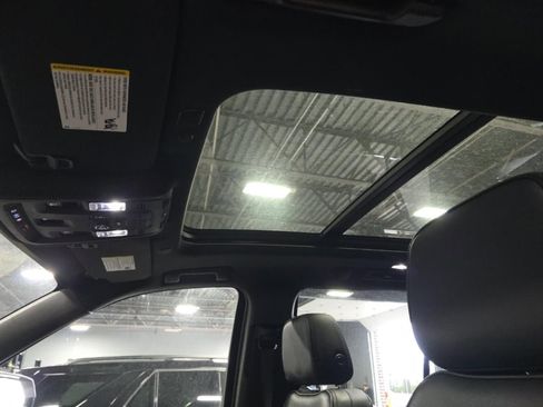 Used 2021 GMC Yukon Denali w/ Denali Premium Package AWD/4WD image 10