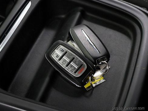 Used 2020 Chrysler Pacifica Touring w/ S Appearance Package FWD image 26