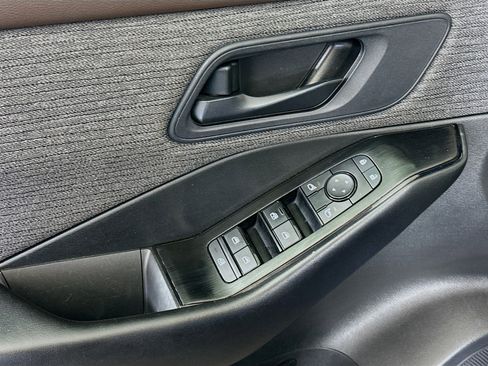 Used 2023 Nissan Rogue S image 15