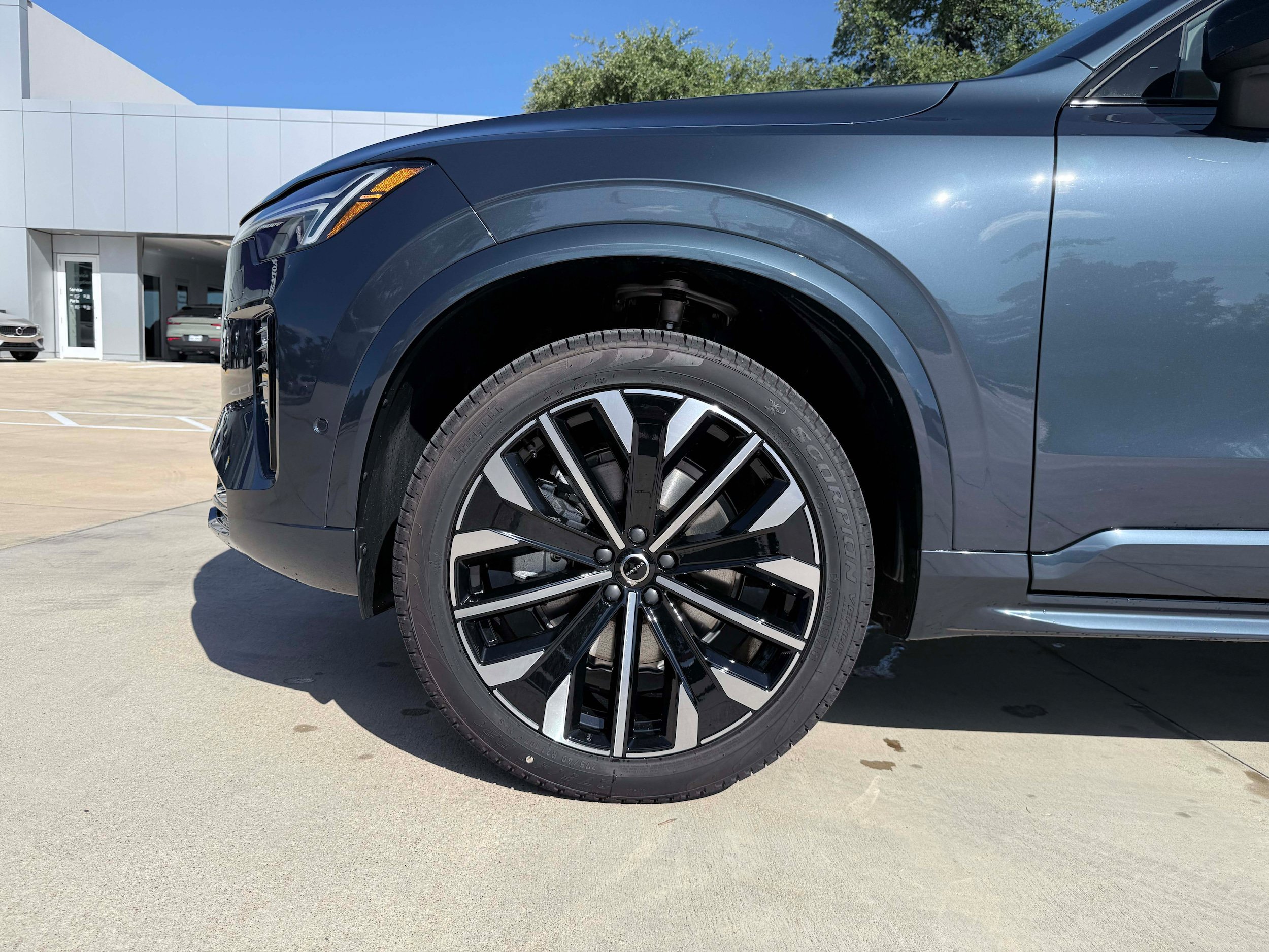 New 2026 Volvo XC90 B6 Ultra w/ Protection Package Premier AWD/4WD image 9