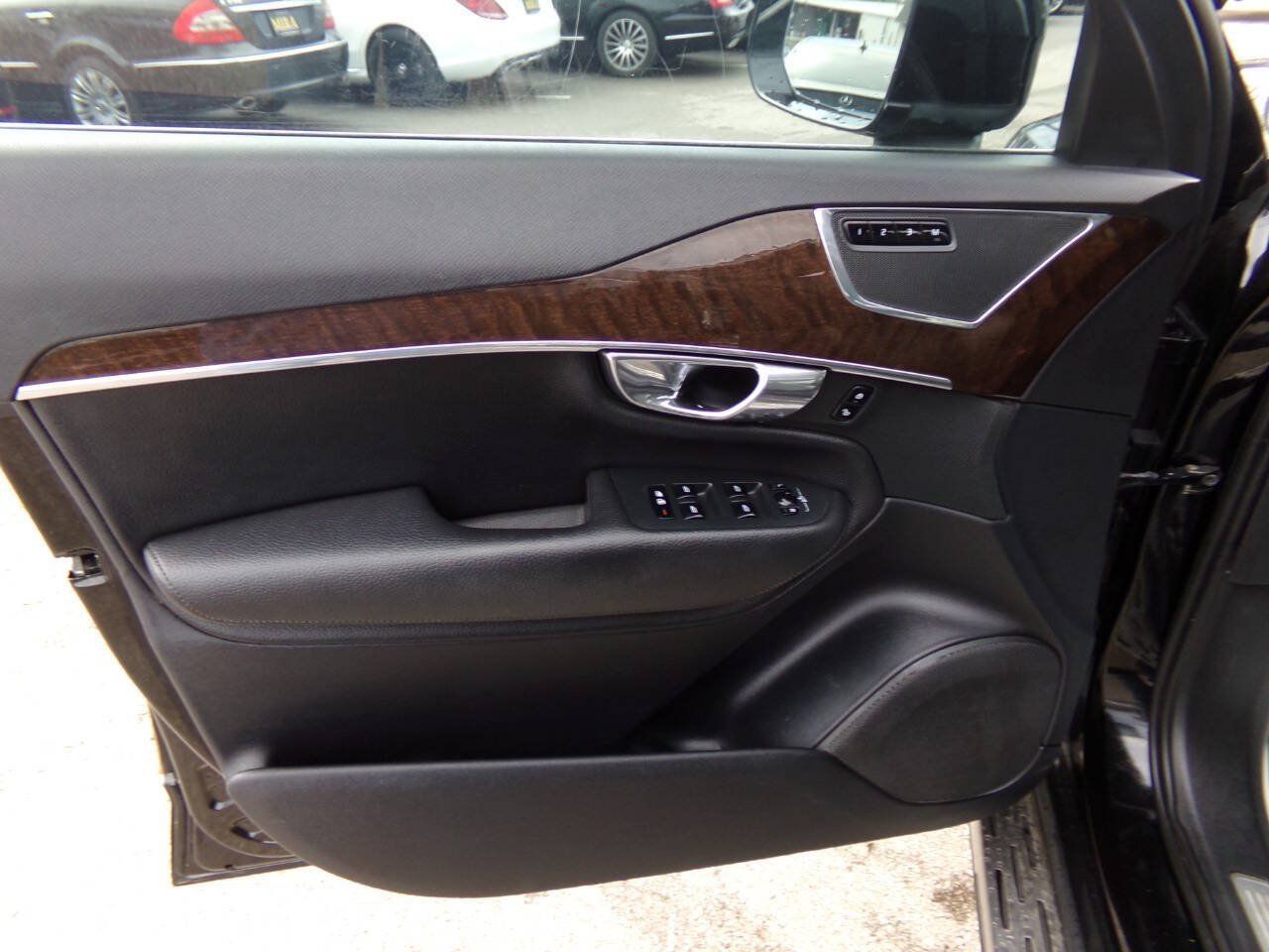 Used 2016 Volvo XC90 T6 Momentum w/ Momentum Plus Package AWD/4WD image 36