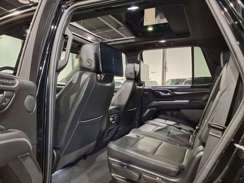 Used 2023 GMC Yukon Denali w/ Advanced Technology Package image 18