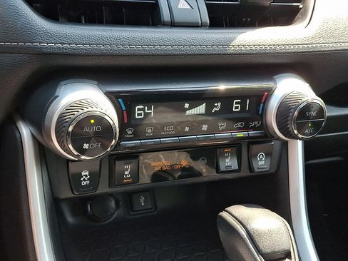 Used 2021 Toyota RAV4 XLE w/ Convenience Package AWD/4WD image 16