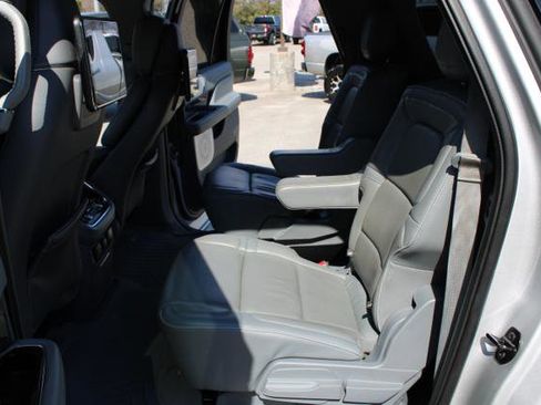 Used 2018 Lincoln Navigator L Reserve w/ Technology Package image 30