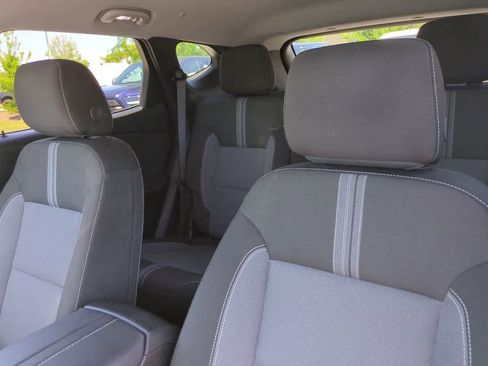Used 2025 Chevrolet Blazer LT FWD image 8